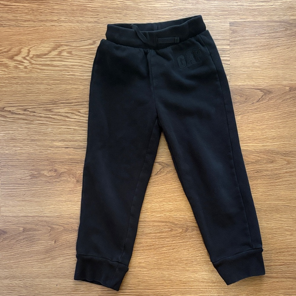 GAP size 5 Kids Black Jogger Pants